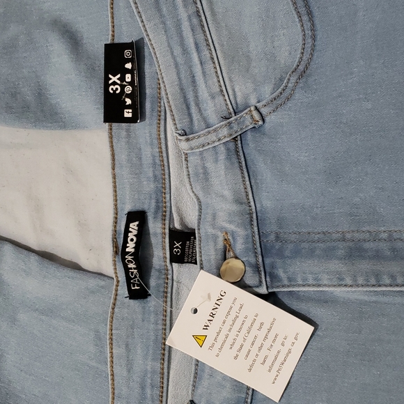 Light Blue Jeans - Picture 2 of 2